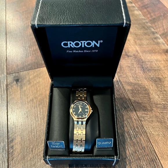 CROTON Ladies Gold Watch NWOT - Picture 5 of 8